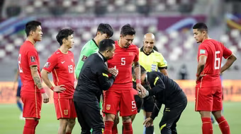 Tuyển Việt Nam và Trung Quốc cùng 'thủng' hàng thủ