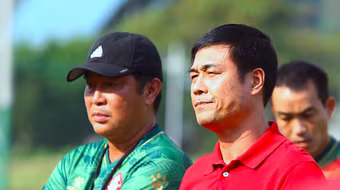 HLV từ chức, Chủ tịch đội TP.HCM trực tiếp cầm sa bàn