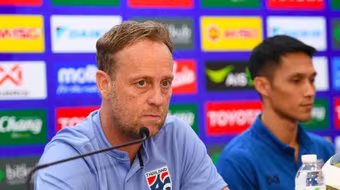 HLV Thái Lan xin lỗi vì thua Malaysia trên sân nhà