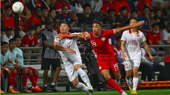 "Kêu trời" vì sân cỏ nhân tạo, báo Singapore đồng cảm với thầy Park