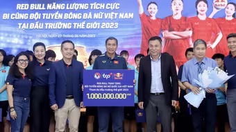 Tuyển nữ Việt Nam nhận phần thưởng đặc biệt