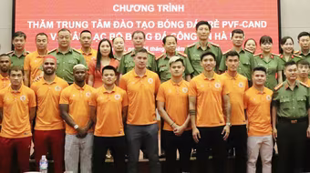 Cụm thi đua số 1 Bộ Công an thăm, động viên CLB Công an Hà Nội