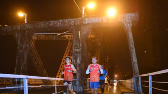 11.000 vận động viên tranh tài giải chạy đêm Hà Nội 2023
