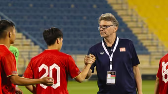 Ai thay ông Troussier dẫn U23 Việt Nam đá giải châu Á?