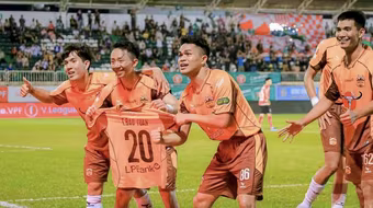 HAGL lột xác nhờ... không còn Công Phượng, Văn Toàn?!