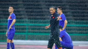 HLV Mai Đức Chung xúc động nhận "danh hiệu cao quý nhất cuộc đời"