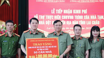 Công an Hà Nội trao tặng 3 tỷ đồng, chung tay cùng đồng bào Lai Châu xóa nhà tạm, nhà dột nát