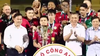 Video Công an Hà Nội đăng quang Cúp quốc gia 2024/25