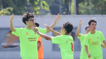 Hình ảnh loạt trận khai màn giải bóng đá học sinh THPT Hà Nội 2025