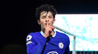 FIFA cấp phép cựu tiền đạo Chelsea khoác áo tuyển Thái Lan