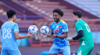 Trận Lào - Việt Nam đá muộn hơn 1 ngày