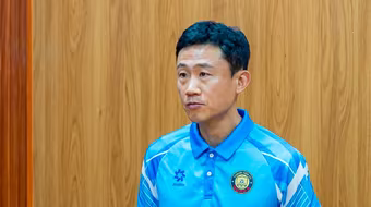 Trợ lý thầy Kim mất việc tại V-League sau 10 trận chỉ thắng 1