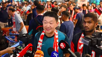 Tuyển Singapore nhận thưởng 40 tỉ đồng, khó xử với vị trí HLV trưởng