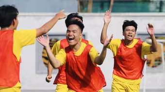 3 phút bùng nổ đưa THPT Nguyễn Gia Thiều vào vòng 1/16