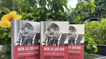 Tái bản cuốn hồi ký của cựu Bộ trưởng Quốc phòng Hoa Kỳ Robert S. McNamara