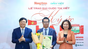 Nhà văn Nguyễn Xuân Thủy giành giải Nhất cuộc thi viết "Ký ức Hà Nội" lần thứ 4
