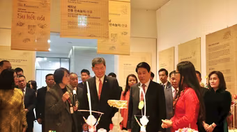 Khai trương không gian nghệ thuật sắp đặt đồ chơi dân gian Việt Nam tại Hàn Quốc