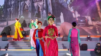 600 phụ nữ trình diễn áo dài tại Lễ hội Áo dài du lịch Hà Nội 2025