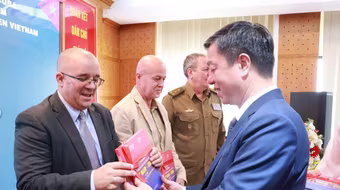 "65 năm vun đắp tình hữu nghị thủy chung, mẫu mực Việt Nam - Cuba"