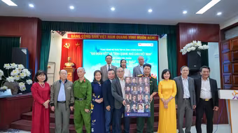 Trao tặng bộ sưu tập di ảnh chân dung "Đại đoàn kết" và "Vinh quang nhà giáo Việt Nam"