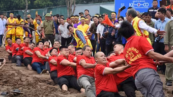 Sôi nổi các màn kéo co "có một không hai"