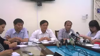 Ký khống bệnh án, rút ruột tiền thuốc bảo hiểm y tế 	