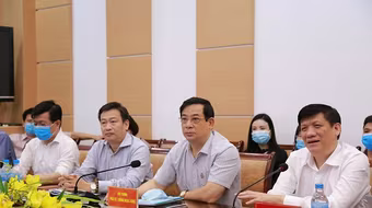 Ba giáo sư đầu ngành tư vấn cho Bộ trưởng Bộ Y tế về phòng chống Covid-19