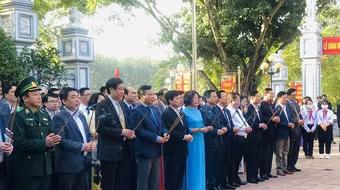 Lãnh đạo thành phố Hà Nội dâng hương tưởng niệm danh nhân Chu Văn An