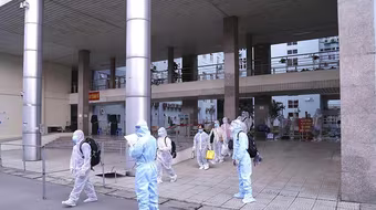 Hà Nội thêm 2 ca Covid-19, một người xét nghiệm lần thứ năm mới dương tính