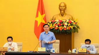 Chủ tịch Quốc hội: Bên cạnh chống tham nhũng, tiết kiệm, chống lãng phí cũng rất quan trọng