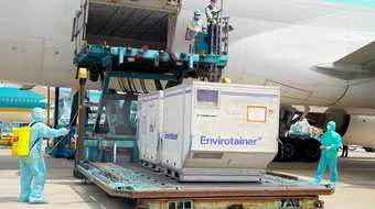 Thêm 921.400 liều vacicne Covid-19 AstraZeneca cập bến sân bay Tân Sơn Nhất