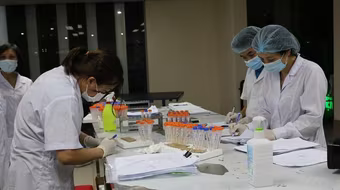 Sáng 20-8, Hà Nội thêm 14 ca Covid-19 mới, có 4 người cùng gia đình ở Gia Lâm