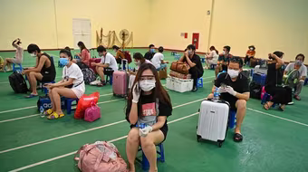 Hà Nội đón người dân ở ngõ 328-330 Nguyễn Trãi trở về, cả nước thêm 8.537 ca Covid-19 mới 