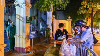 Hà Nội: Một người ở phố Hoàng Hoa Thám dương tính Covid-19, liên quan BV Việt Đức