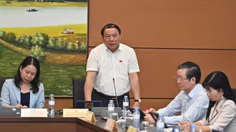 Bộ trưởng VH-TT&DL: Vợ suốt ngày ép chồng đi kiếm tiền, lên chức này nọ… thì có phải bạo lực?