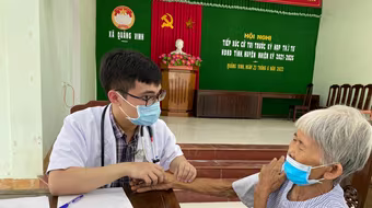 Bệnh viện Tim Hà Nội khám, phát thuốc miễn phí cho người dân xã nghèo ở Thừa Thiên Huế