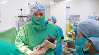 Mổ đẻ thành công cho sản phụ nặng tới 155kg, bị tiền sản giật nặng