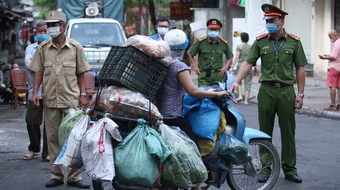 Hà Nội còn 40 chợ cóc cần giải tỏa, năm nay sẽ xây mới 48 dự án