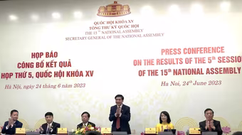 Người được lấy phiếu tín nhiệm phải gửi kê khai tài sản và báo cáo công tác để đại biểu xem xét