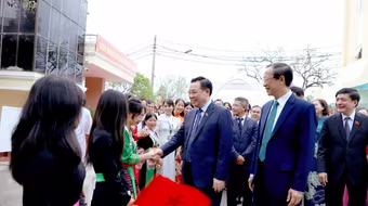 Chủ tịch Quốc hội Vương Đình Huệ dự lễ khai giảng tại trường Hữu nghị T78 ở Hà Nội