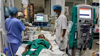 Hà Nội: Người đàn ông 50 tuổi tử vong sau khi ăn tiết canh lợn