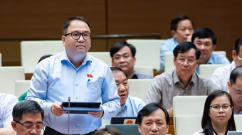 ĐBQH đề xuất tăng lương tối thiểu cho công nhân từ 1-7-2024, giảm giờ làm 4 tiếng/ tuần