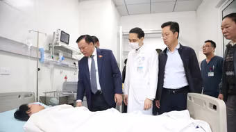 Bí thư Thành ủy Hà Nội thăm hỏi nạn nhân vụ cháy tại phố Hàng Lược