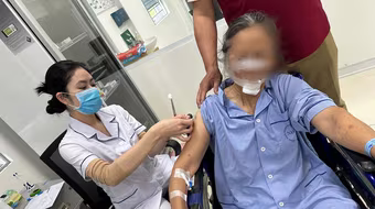 Hà Nội: Một người bị chó hàng xóm tấn công phải khâu gần 70 mũi