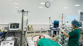 Ba người nguy kịch, hai người phải chạy ECMO do mắc cúm B