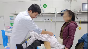 Áp lực của bác sĩ trực cấp cứu ngày Tết vơi đi phần nào nhờ số bệnh nhân tai nạn giao thông giảm