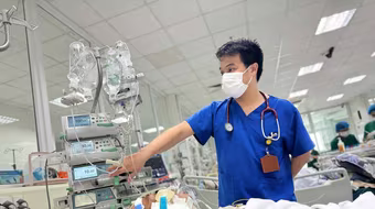 Hàng chục bệnh nhân nguy kịch vì mắc cúm, chuyên gia cảnh báo người có bệnh nền