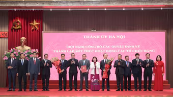 Đảng bộ Hà Nội công bố kết thúc hoạt động 13 tổ chức Đảng, lập mới 2 Đảng bộ trực thuộc