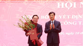 Ông Nguyễn Đức Trung được giới thiệu để bầu làm Chủ tịch UBND TP Hà Nội, hứa sẽ cống hiến hết mình