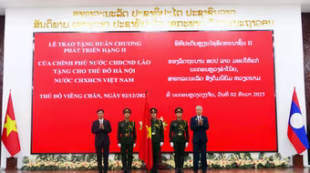 Bí thư Thành ủy Hà Nội và Bí thư Thành ủy Viêng Chăn hội đàm, hai Thủ đô tiếp tục hợp tác chặt chẽ